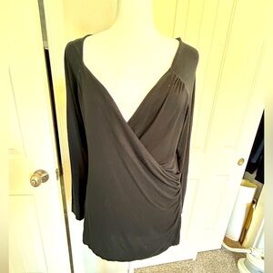 EUC long sleeve draped vneck Banana Republic Large top in Black